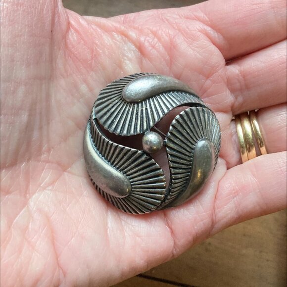 Bold vintage brooch, probably unsigned Boucher - Picture 2 of 3